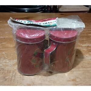 Vintage Metal Tin Christmas Holiday Tree & Wreath Stovetop Salt & Pepper Shakers